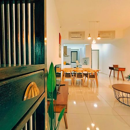 Beacon Executive Suite At Georgetown For 10Pax And 2 Bed Room Bagian luar foto