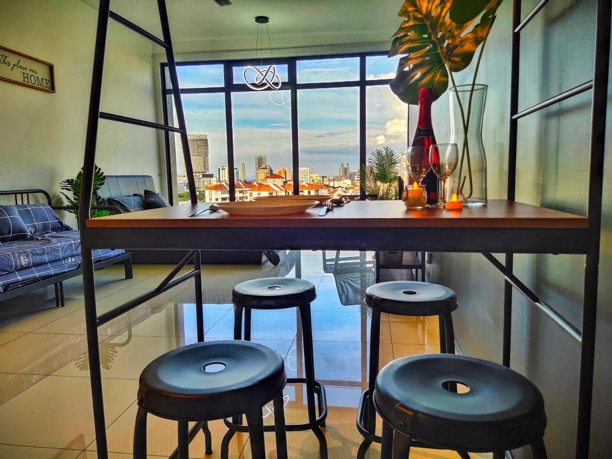 Beacon Executive Suite At Georgetown For 10Pax And 2 Bed Room Bagian luar foto